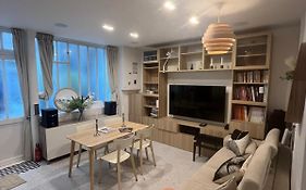 Calm & Charming Atelier In Paris